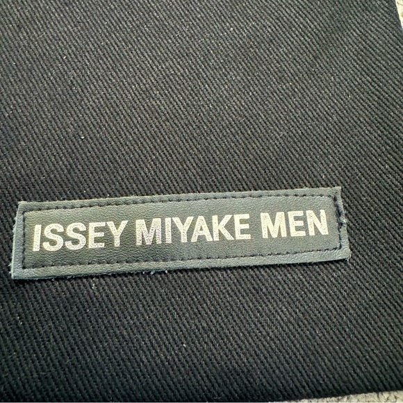 Issey Miyake Dust cover - Picture 3 of 3